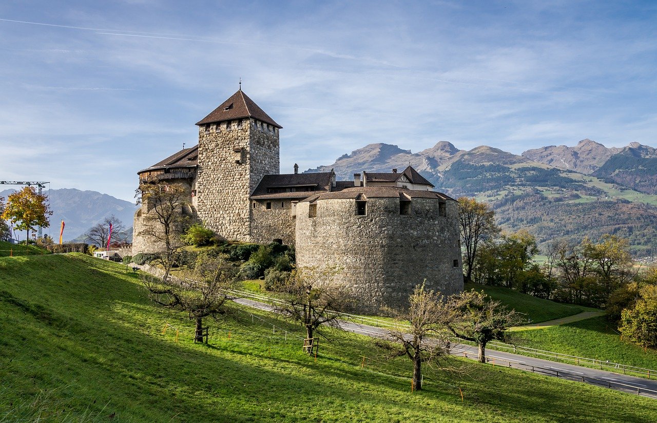 Geburtsurkunde aus Liechtenstein in Zürich beglaubigt übersetzen