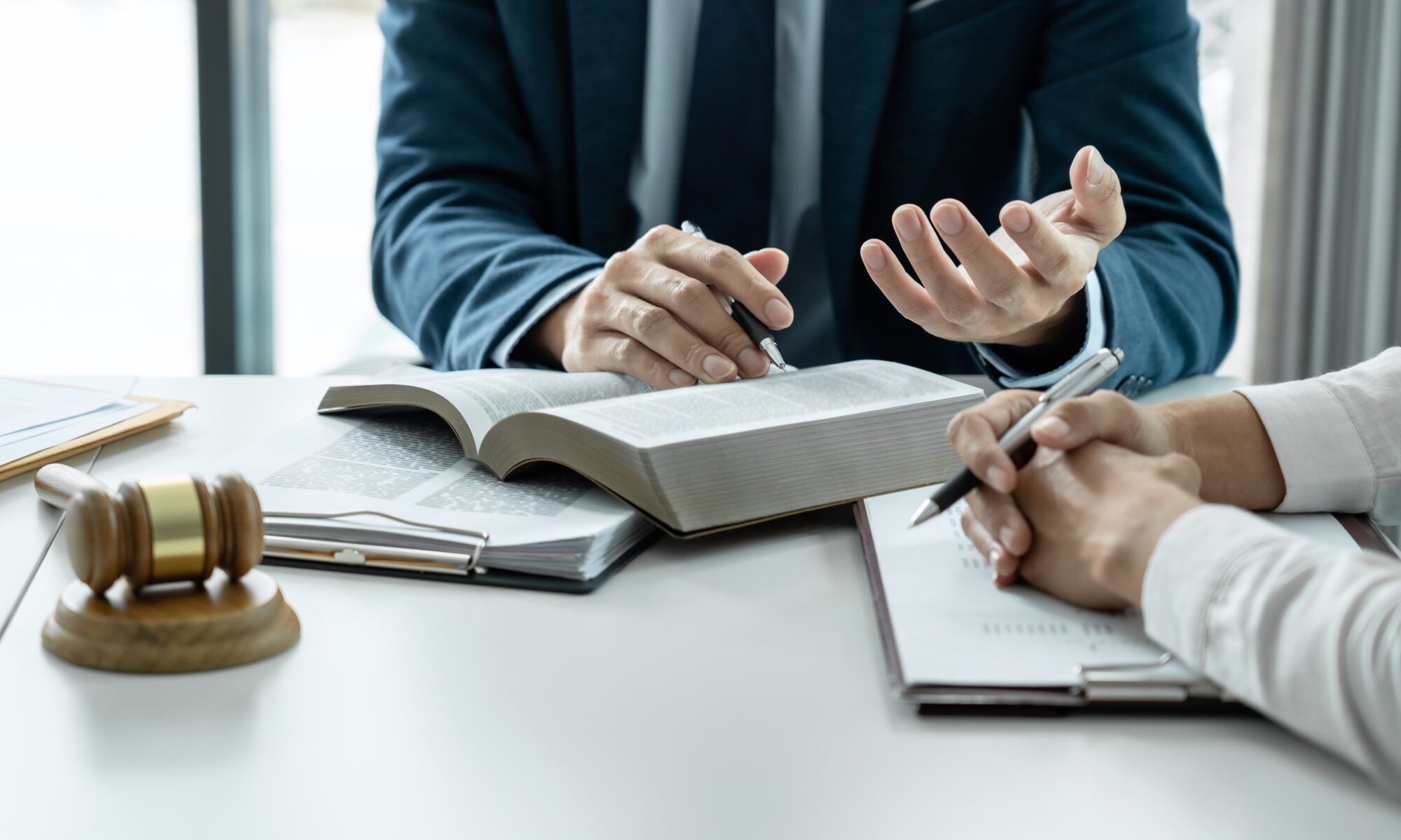 Professionelle Vertragsübersetzungen für Firmen und Rechtsabteilungen