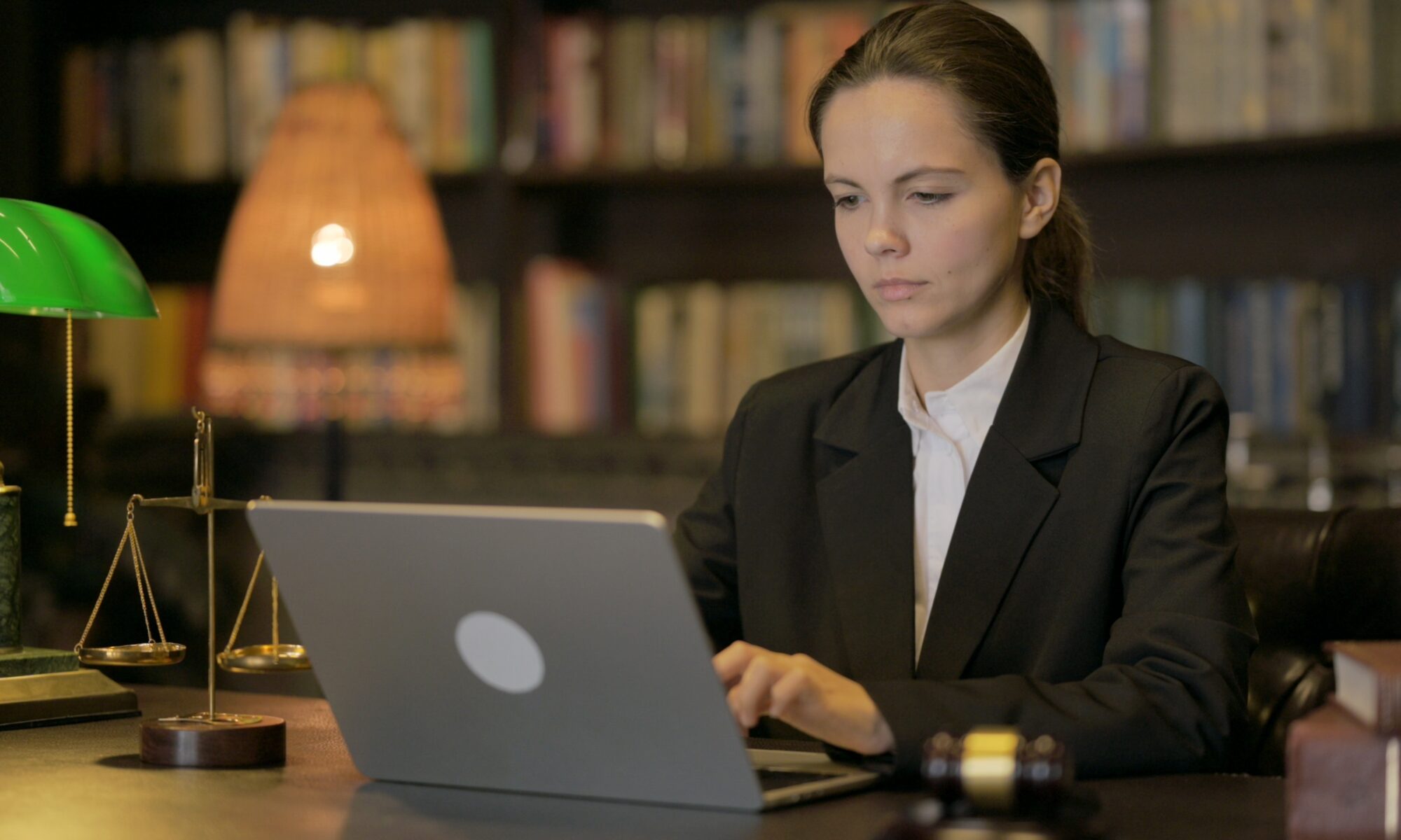 Übersetzungsdienst für juristische Dokumente und Verträge